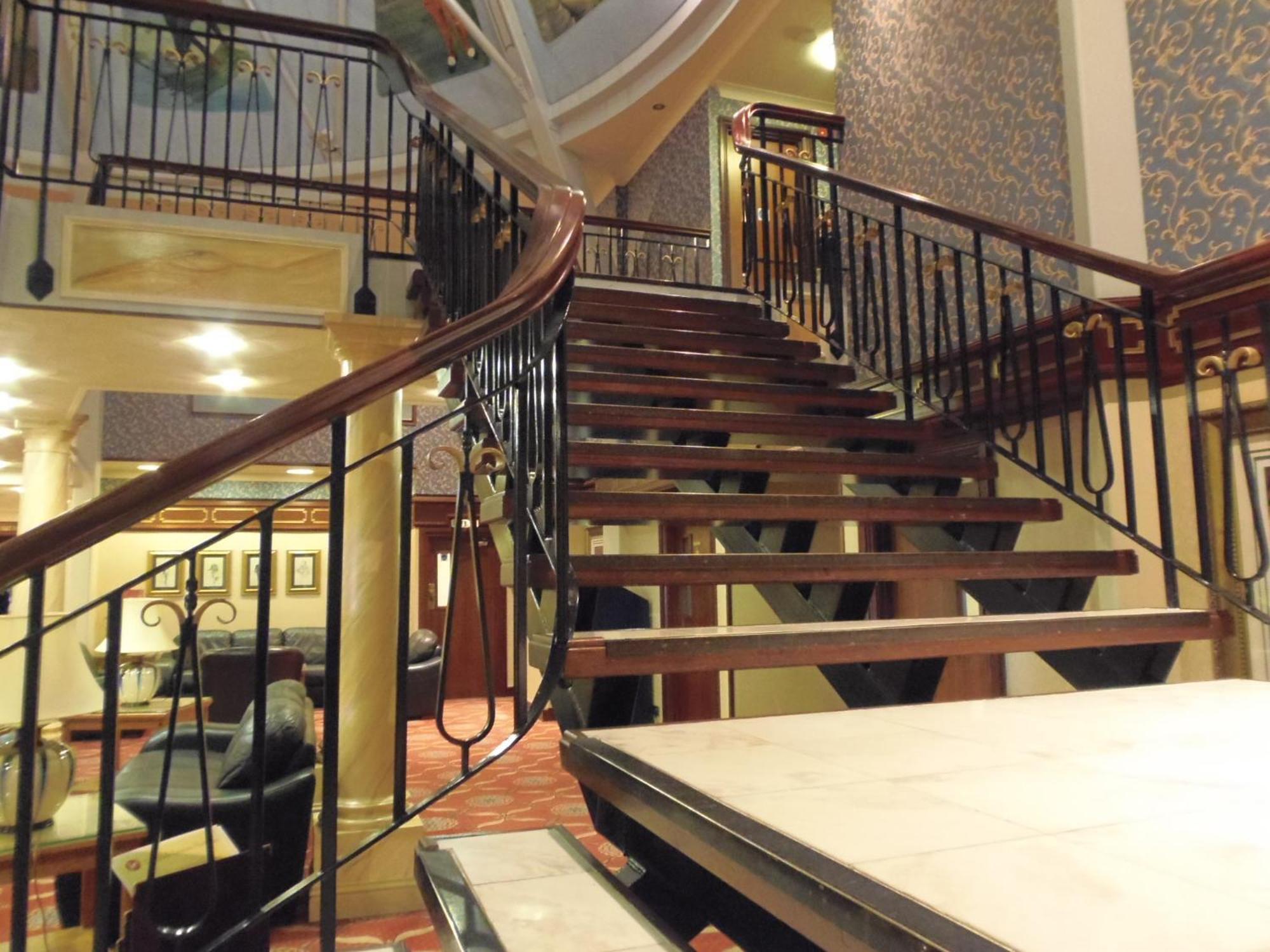 Lakeside International Hotel Кэмберлей Экстерьер фото