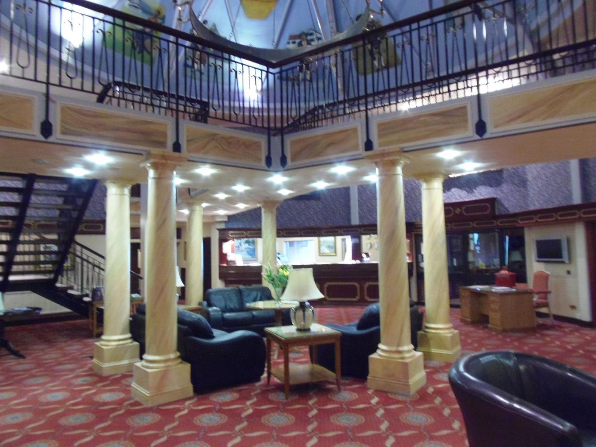 Lakeside International Hotel Кэмберлей Экстерьер фото